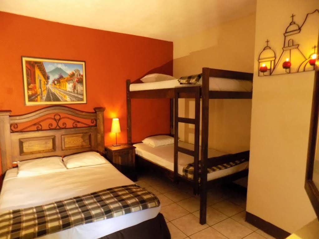 Posada De San Carlos La Calzada Antigua Eksteriør billede